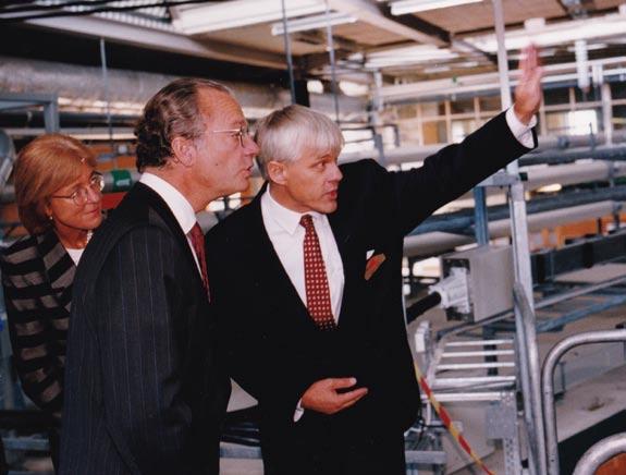 När han avgick som föreståndare 1997 var den nya och den gamla lagringsringen bestyckade med 16 strålrör.