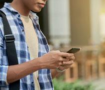 Ge aldrig personlig information i telefon Din bank ringer aldrig till dig för att be dig slå in din kod. Ring och kontrollera med din bank om du får ett sådant samtal.