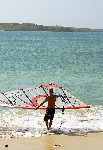 Det finns flera olika surfcenter runtom på Boavista, vissa för dig med erfarenhet, egen utrustning eller för dig som är nybörjare.