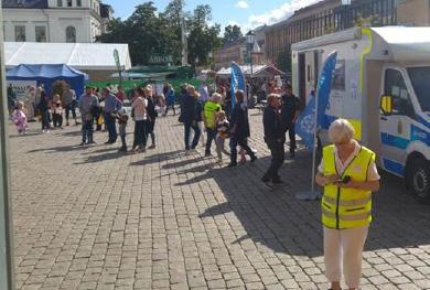 Lördagen bjöd bland annat på en tävling för att utse Växjös starkaste man och kvinna, polishusbilen var på plats med representanter från både kommunen och polisen.