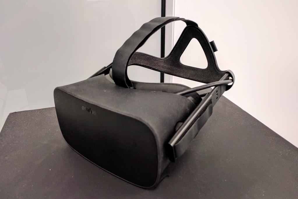 2.7 2.7 11 Oculus Rift Oculus Rift Oculus Rift är en head-mounted-display (HMD). Det har släppts tre versioner.