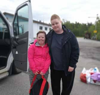 Lättast är det om jag plockar upp deltagarna hemifrån, säger Gerd Östman på Östmans taxi. Hon tycker det känns viktigt och framför allt roligt att få vara en del av lägersommaren.