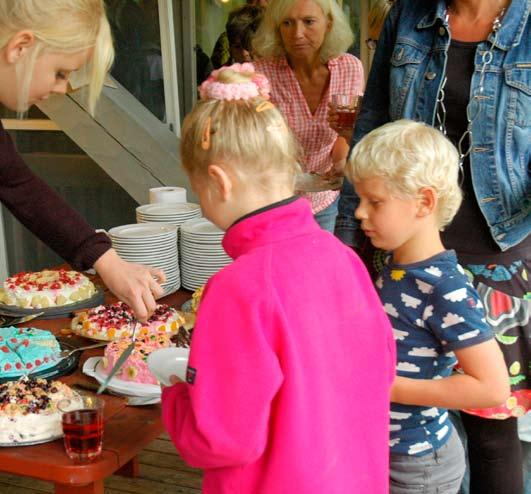 efter varje vecka avslutas lägren genom en samling tillsammans med föräldrar och anhöriga. Nu är det dags för denna veckas avslutning.