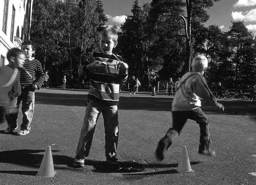 Fysisk aktivitet omfattar alla kroppsrörelser som utförs med muskler. Om den ökat eller minskat kan bero på hur man mäter? Foto Leif Carlson barn som vuxna.