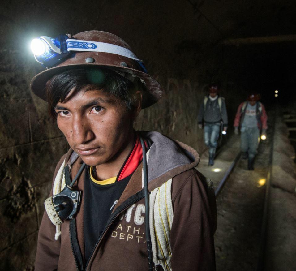 Från gruvan till skolbänken Finska Missionssällskapets som m arinsam ling stöder arbetande barn i Bolivia, det enda landet i världen där lagen tillåter att 10-åringar arbetar.