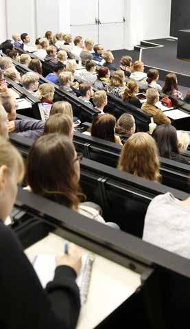 Övrig utbildning Ekonomi Humaniora Vård Informatik Samhällsoch beteendevetenskap Ingenjör och teknik Naturvetenskap, miljö och matematik Lärare På Högskolan i Halmstad finns