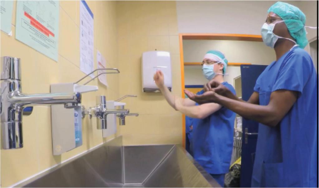 Preoperativ handtvätt-metod Före påtagning av sterila handskar Antmikrobioell tvål och vatten (jod, klorhexidin) och engångshandduk Alkoholbaserat