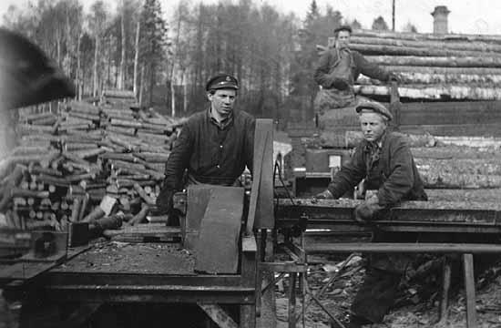 lokstation där, Elon Haglöf, stationärt anställd, Olof Hansson som började vid SJ samma dag som jag.