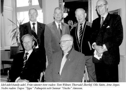 Bandy 1954 Svenska bandylandslaget som betvingade Finland på bortaplan Övre raden från vänster: Hans Petterson, Olle Sääw, Olle Lindgren, Sven-Erik Broberg.