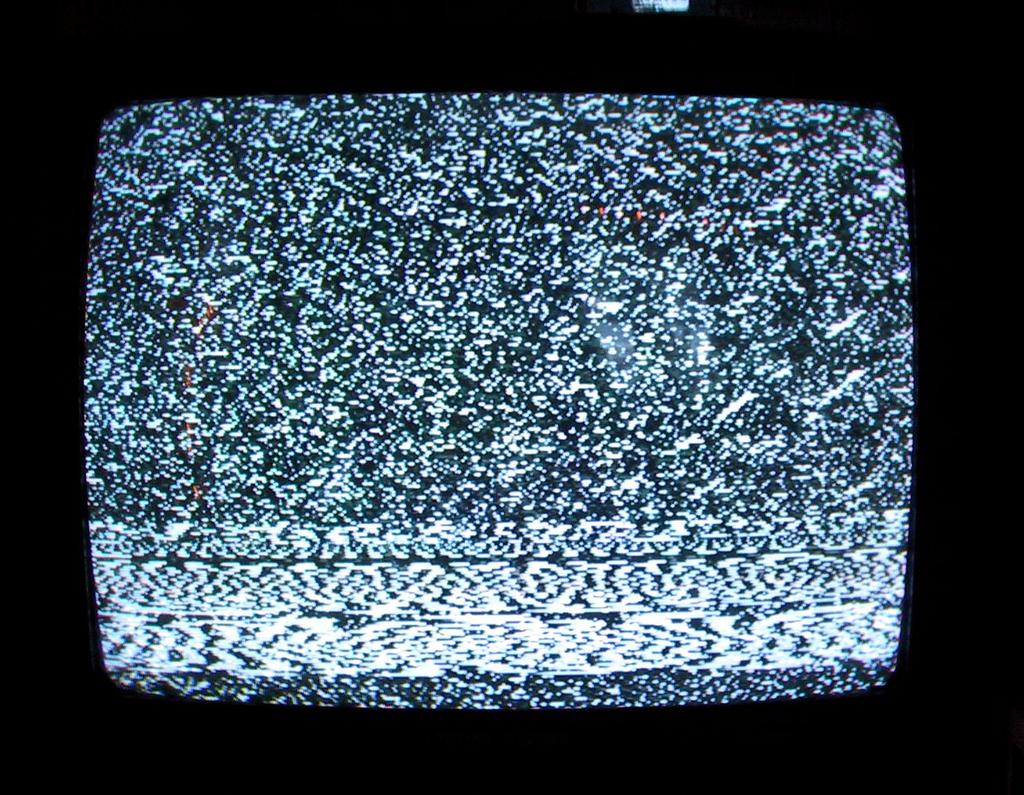 Vi märker också att hörsel tele paterna omger sig ofta med ljud mer än andra, som om de försöker skapa ett slags konstant white noise