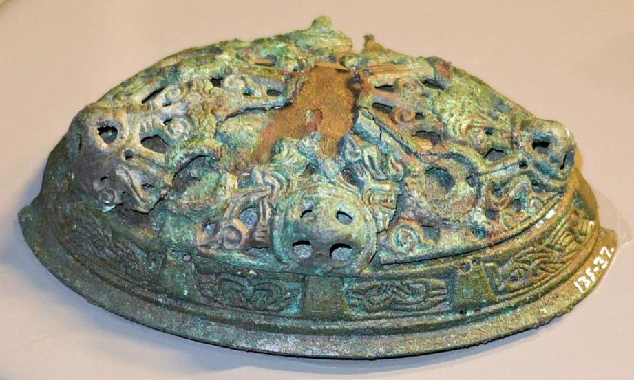 samma ojämlikhet som idag En vikingatida oval spännbuckla från Utvälinge Figur 12. Oval spännbuckla från Utvälinge. Längd 10,8 cm. Foto: Kristina Jennbert 2018.
