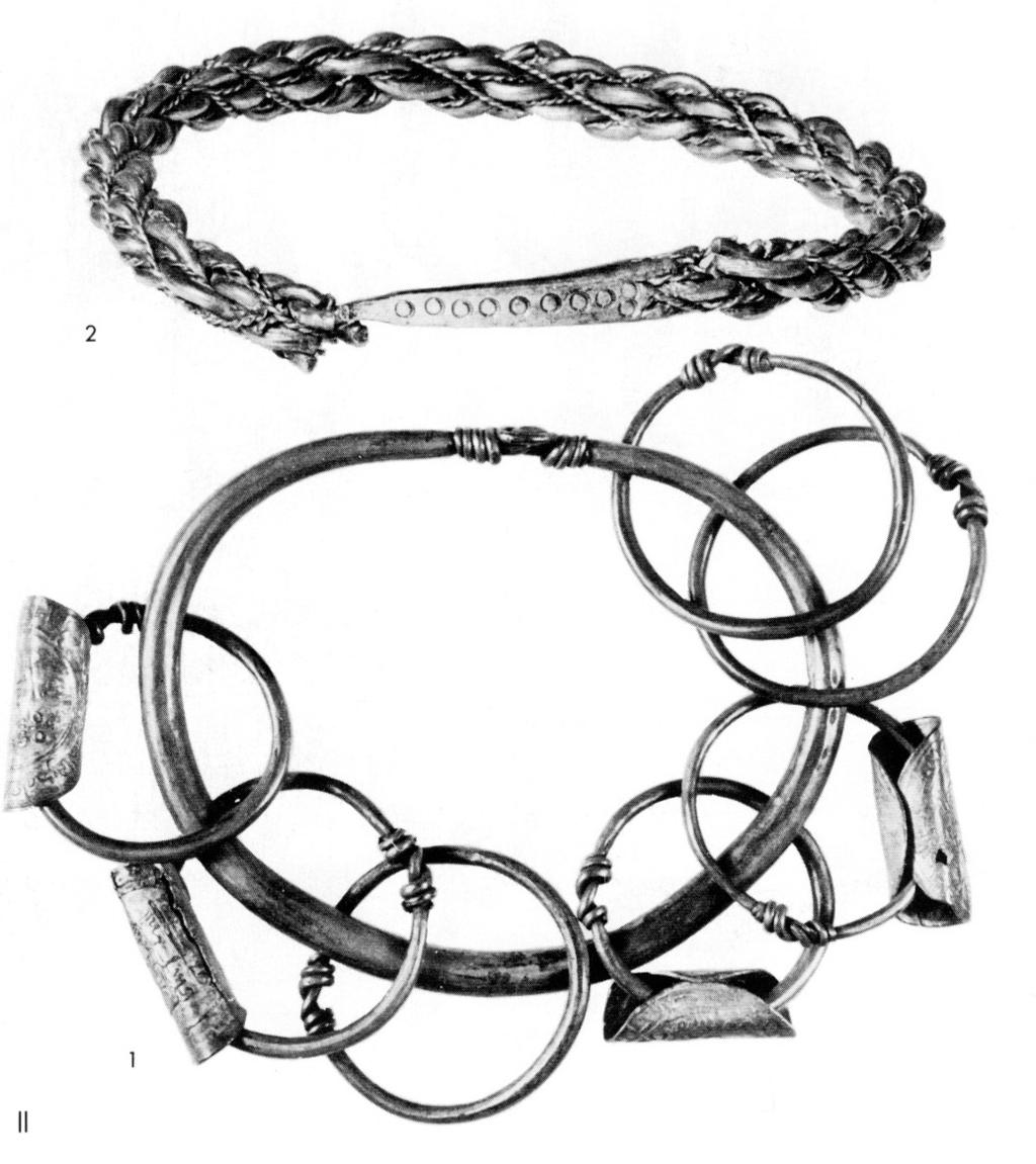 samma ojämlikhet som idag Figur 15. Silverskatten från Krapperups ägor. Nederst, ringens diameter 8,8 cm. Efter Hårdh 1976: 22:II.