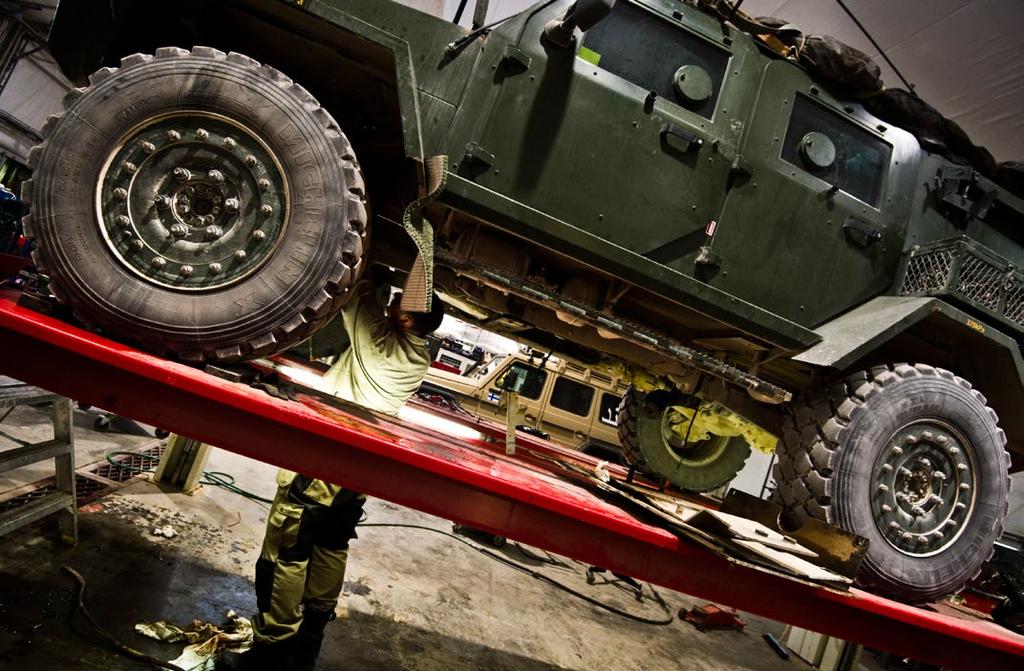 Fokus på förbyggande arbete FMV:s verkstäder är uppdelade i marin-, mark- och flygverkstäder och där utförs service, besiktning, underhåll, modifiering och reparation av Försvarsmaktens materiel.
