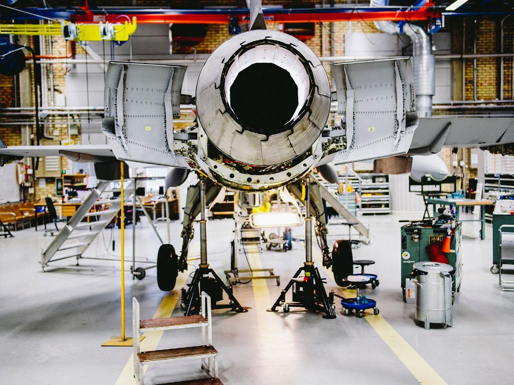 Miljöhänsyn finns med i alla olika livscykelsteg för Gripen, från utveckling och produktion till användning och underhåll samt i avvecklingsfasen.