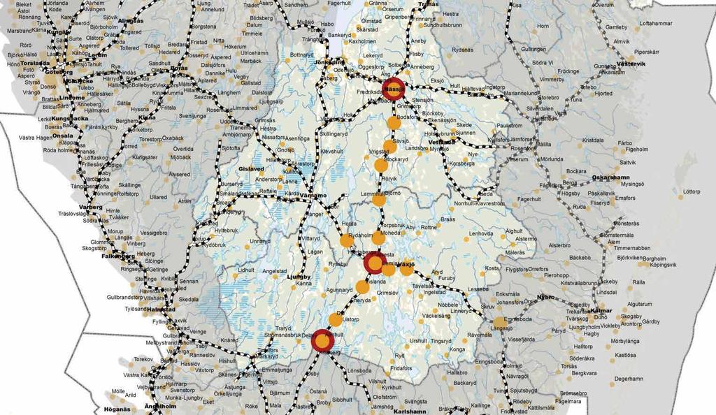 Kartorna ovan illustrerar antalet stationer och hållplatser i Kronobergs län (grön symbol) samt antal stopp längs med södra stambanan (Älmhult-Nässjö) under järnvägsmaximum ca år 1939 (blå symbol).