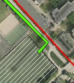 Avrinningsstråken mellan fotbollsplanen och parkeringsplatsen som leder till dagvattendammen föreslås utgöras av svackdiken.