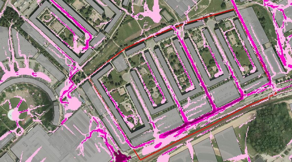 I Figur 20 visas även avrinningsstråken, vattnet kommer i huvudsak ifrån de hårdgjorda ytorna inom bostadsområdet.