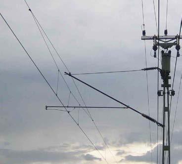 3.8 Kontaktledningskonstruktion och geometri Kontaktledningen har som funktion att förse elektrificerade fordon med ström genom en kontakttråd som hängs upp ovanför spåret.