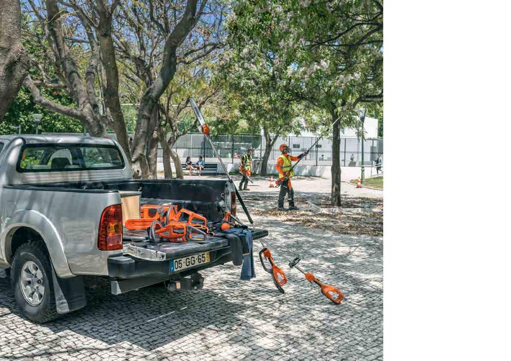 NYA HUSQVARNA- PRODUKTER 2016 För oss på Husqvarna är användarfokuserad innovation och löpande förbättring två eviga drivkrafter som leder till ett aldrig sinande flöde av nya, uppdaterade maskiner,