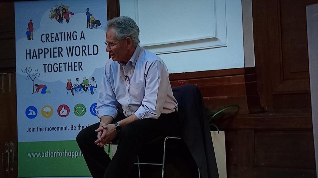 Jon Kabat-Zinn molekylärbiologen som började meditera och utvecklade MBSR och har ägnat sitt liv åt att göra praktiken tillgänglig för människor utbildare, praktiker och