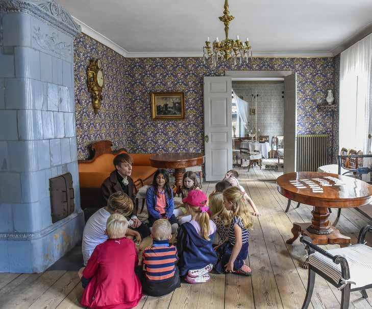 MÄNNISKORNA I HUSEN På Kulturens friluftsmuseum finns en stor samling olika hus vars ålder spänner från medeltid till 1900-tal.