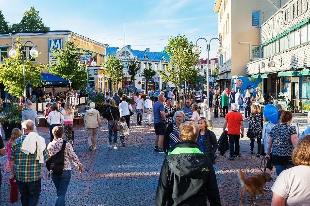 per invånare ligger i Mariehamn på 6 367 euro (6 997 euro år 2016). I riket hade kommunerna i genomsnitt 6 146 euro per invånare år 2016. Staden har inte längre exceptionellt höga lån till koncernen.