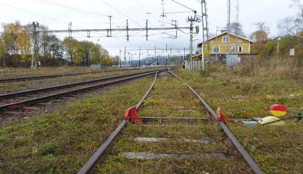 I Gällö finns även kvarvarande berättande objekt som vittnar om järnvägsverksamhet som stickspår, klotväxlar, röda avkastare, gröna bryggor och stolp.