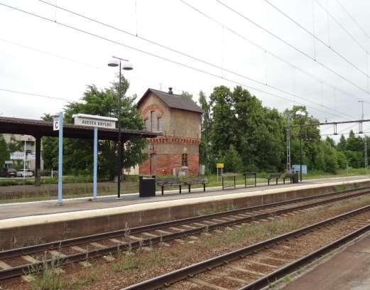 bilden ses ett ställverk samtida med stationsbyggnaden samt både