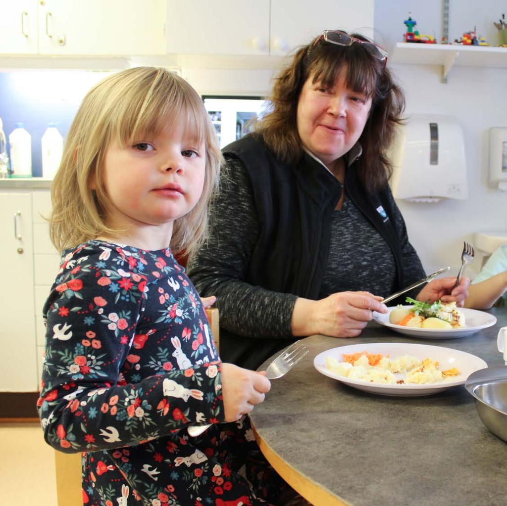 Gemensam måltid på förskolan Lilla Björn. Våra livsmedel Vid upphandling och inköp av livsmedel finns tydliga kriterier för vilken kvalité och krav som vi ställer på den aktuella produkten.