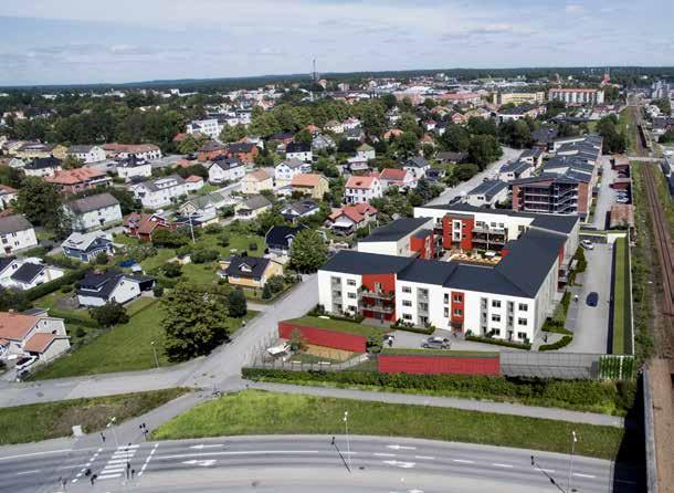 Västerut når du snabbt Arenastaden och även köpcentret rand Samarkand med sitt stora utbud av butiker och restauranger.