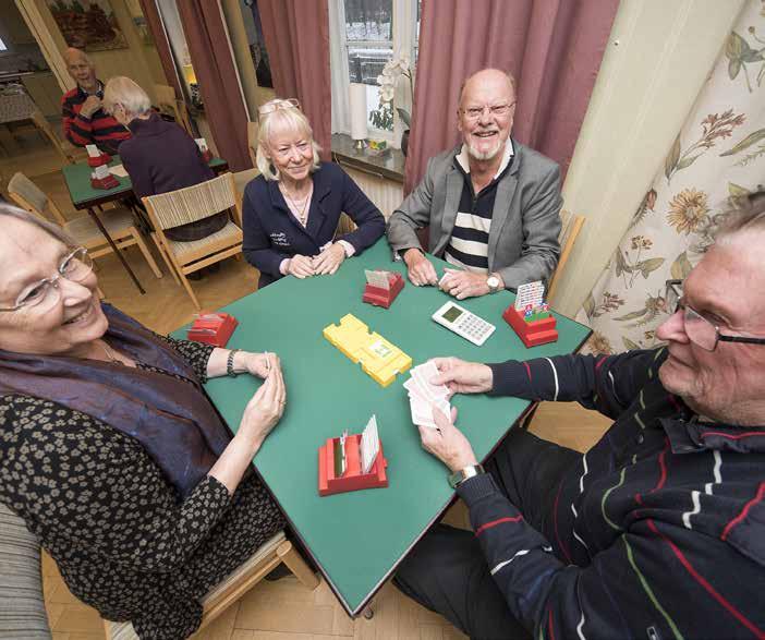 Du kan delta i resor och utflykter. Gillar du att spela bridge eller hellre spelar boule går det bra i flera av föreningarna.