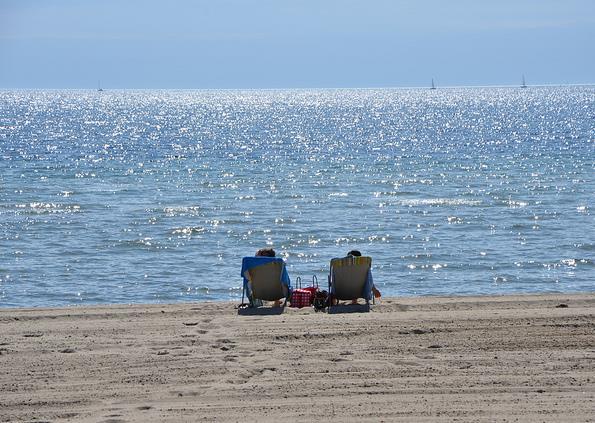 Bada i havet Vi kör ner till härliga täppet i Åhus för att sola och bada Ta med egen fika och pengar om du vill köpa glass Torsdag den 26