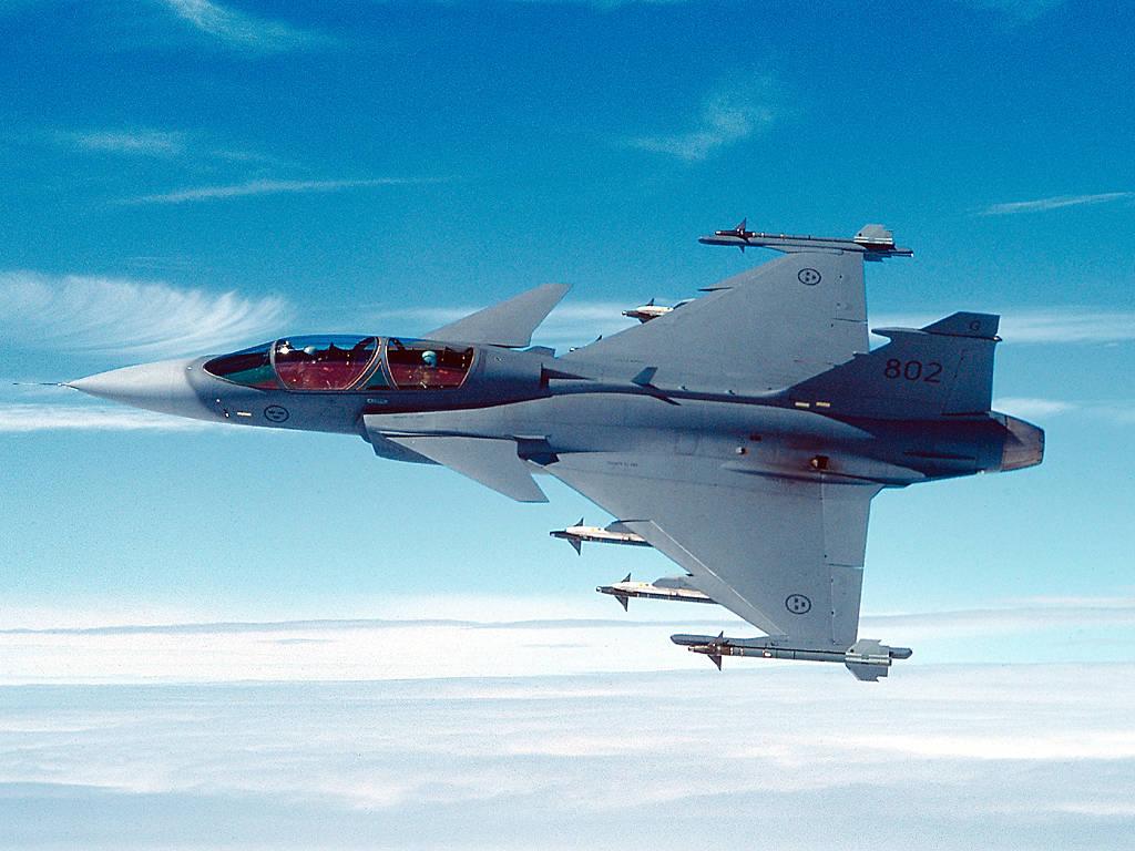 Reglertekniska exempel 8 Moderna stridsflygplan Designade så att de inte går att flyga manuellt