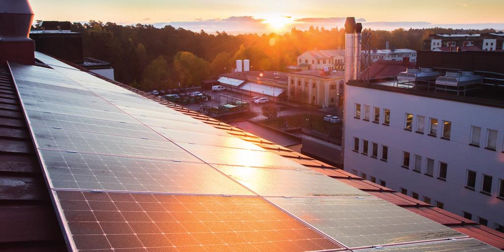 HUS Infästning av solenergisystem till tak Bild 1. Solcellsmoduler på tak. Foto: Tobias Sterner Brister har uppmärksammats i samband med dimensionering och montering av solenergisystem på tak.