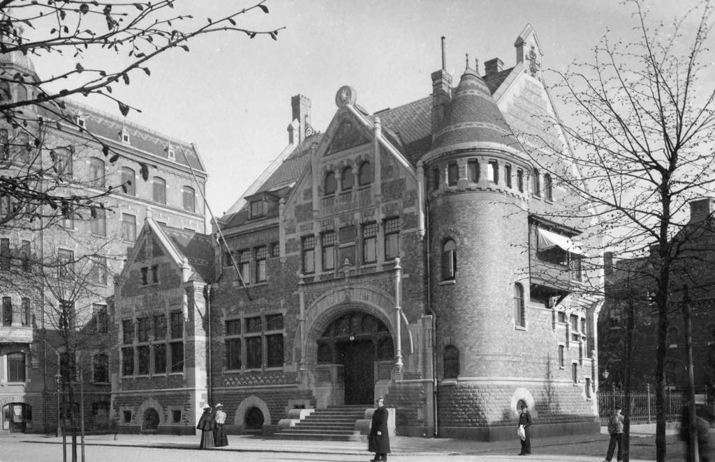 Dicksonska folkbiblioteket, Haga, Hans Hedlund. Vid sin tillkomst 1897 hade Dicksonska folkbibliotekets arkitektur ingen motsvarighet i Göteborg.
