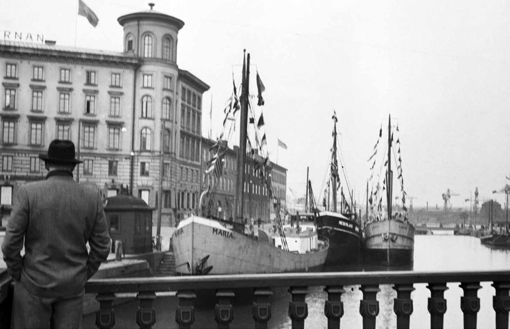 Wijkska huset, Lilla Torget, Adolf W Edelsvärd 1854. Detta stora hus i nyrenässansstil, uppfört å hamndirektör Olof Wijks räkning, var Edelsvärds första stora uppdrag.