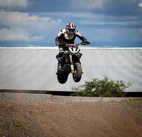 Gelleråsen?? augusti Rudskogen Norge 31 august-2 september Kinnekulle Ring SUPERMOTARD Dennis Gustavsson kör supermotard för KMK. Kör i instegsklassen open.