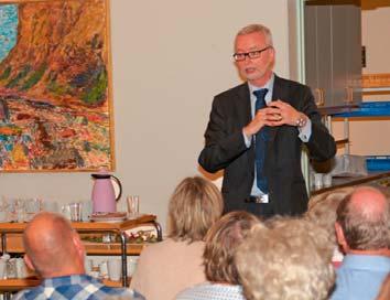 Och plötsligt var där tillsammans med ängeln en stor himmelsk här som prisade Gud: Ära i höjden åt Gud och på jorden fred åt dem han har