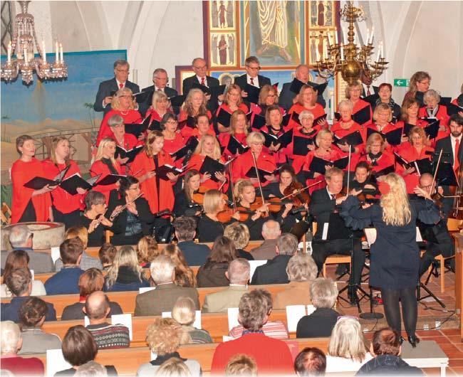 Det blir luciahögtider ider i Frillestads s kyrka. ka. Foto: Olof Tholander Musiksidan Körer, solister och orkester ger julkonserter i Frillestad.