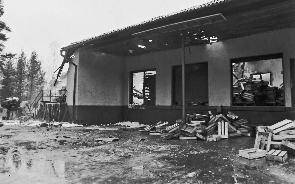 Finnerödja Bärs lokaler brann ner i december 1983. Det var troligtvis tjuvar, som försökt öppna kassaskåpet med hjälp av skärbrännare, som orsakade branden.