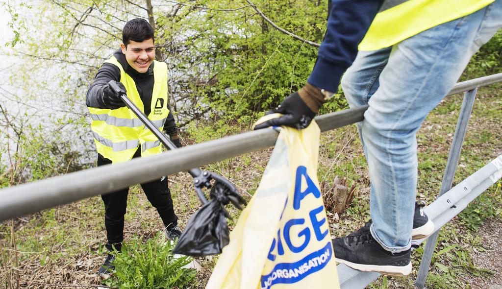 Och vi tror att ungdomar som har varit med i en städning med Städa Sverige, som har hittat en massa skräp och vill få en renare natur och engagera fler är bra miljökämpar.