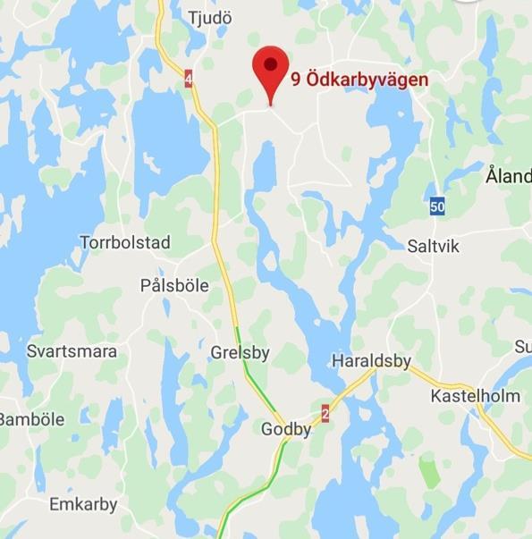 Omgivning / Natur Området Ödkarby är ett lugnt och populärt område i Saltvik. Här finns närhet till matbutik, skola, daghem och badplats.