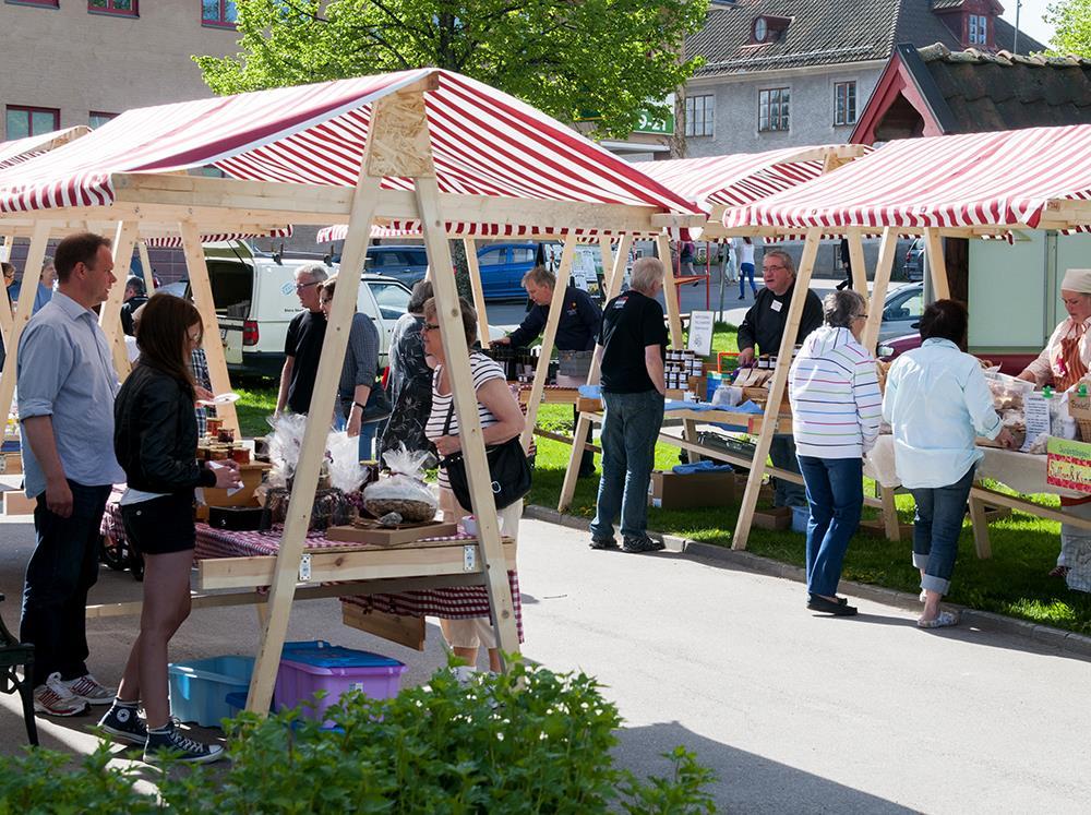 Säter en levande stad. Förstudie. Torgmarknad i Säter. Foto: Jonas Lindgren Projektägare: Södra Dalarnas utveckling, ekonomisk förening.