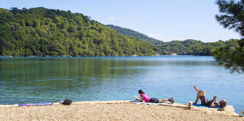 18 KROATIENS ÖAR 3 5 x Mljet Öarnas måsten Mljets nationalpark Hela ön Mljets västra sida är en nationalpark med två spektakulära sjöar.