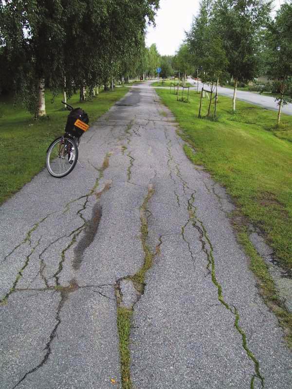 Den fysiska standarden på Piteås gång- och cykelnät är överlag mycket god, men dock finns sträckor som är i stort behov av omläggning (se bild 11).