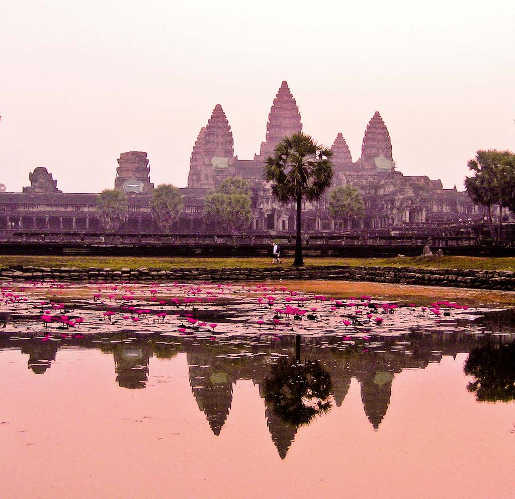 FÖRSÄLJARE Angkor Wat, Kambodja Hon är nu 14 år och har hjälpt sina föräldrar att sälja souvenirer utanför templet Angkor Wat sedan hon var fem eller sex år gammal.