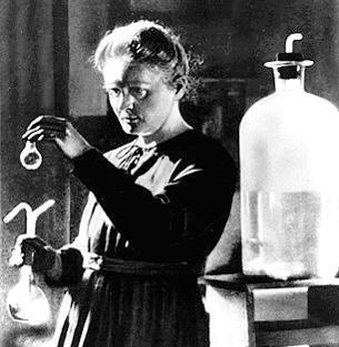 Vi får en guidad visning av museet och får höra historien om Madam Curie.