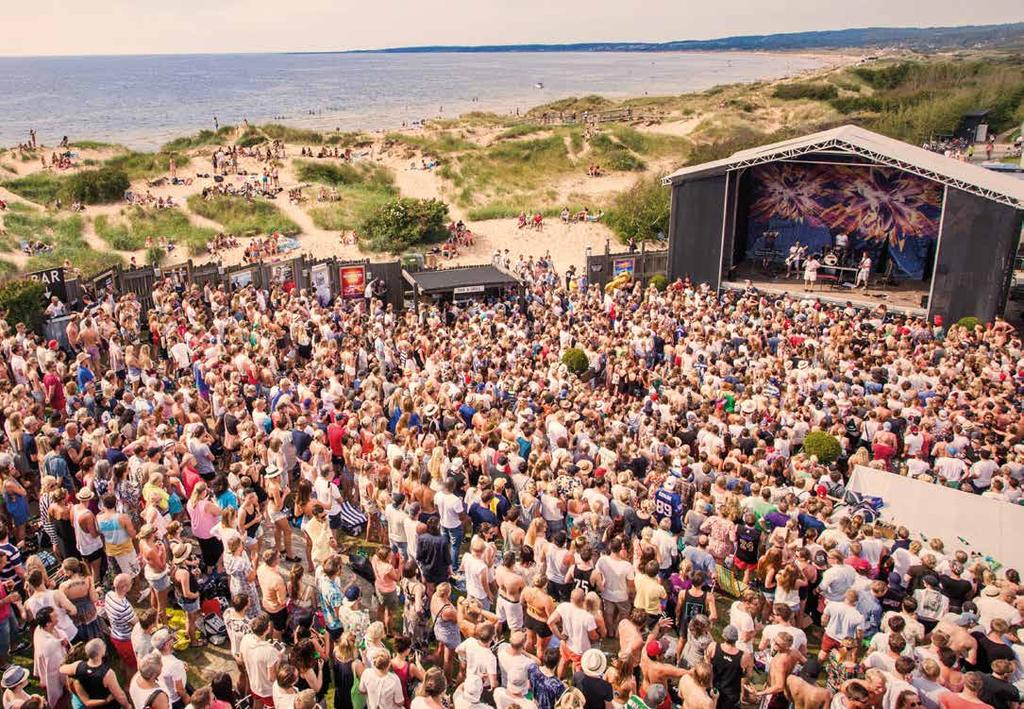 SOLGÅRDEN Solgården är Tylösands stora livescen där några av Sveriges hetaste artister möter en alltid lika entusiastisk publik vid havet.