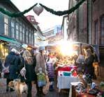 00 Då kan du byta ut din gamla tomte mot en ny. Tomteloppisen är ett samarbete med Frälsningsarmén och Haga Företagarförening.