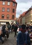 00. Det blir ett café med bakverk och smörgåsar. Det finns gluten- och laktosfritt. Kaffe och te är ekologiskt och fairtrade. Öppettider tisdag torsdag 10.00 15.00. BRUNNSBOTORGET Fem träd ska lysas upp vid infarten till Brunnsbotorget.